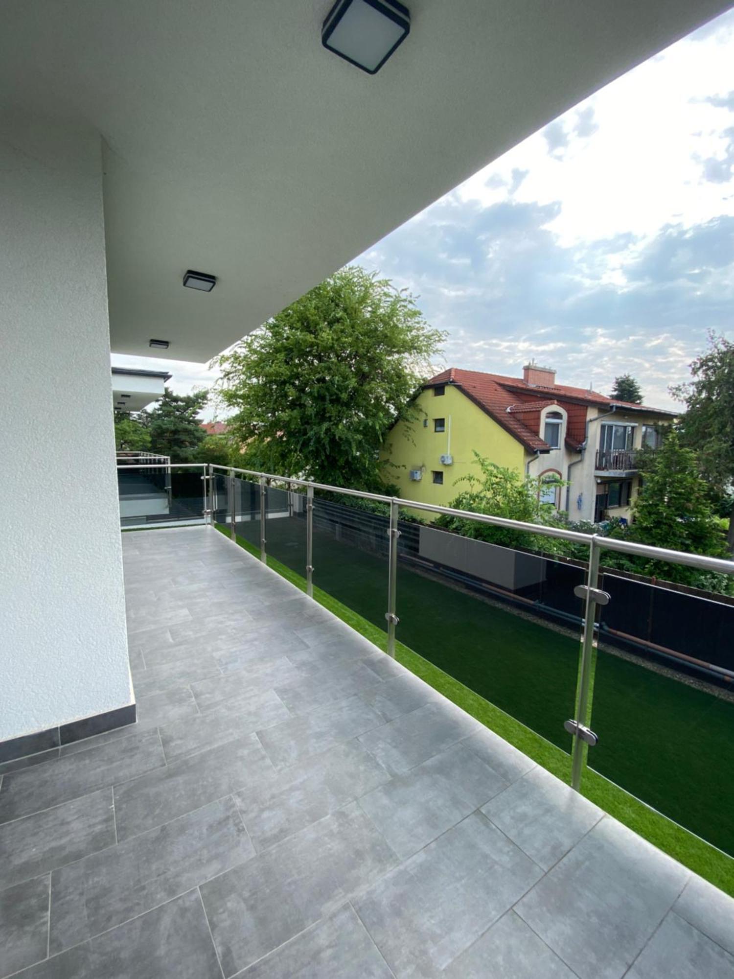 Modern Living In Budapeste Exterior foto